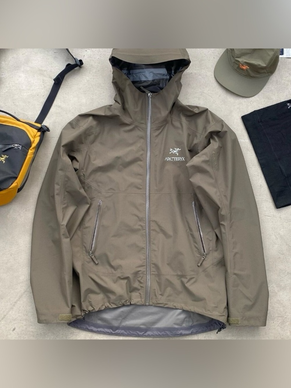 Arc'teryx Men's Trench Coat in Olive